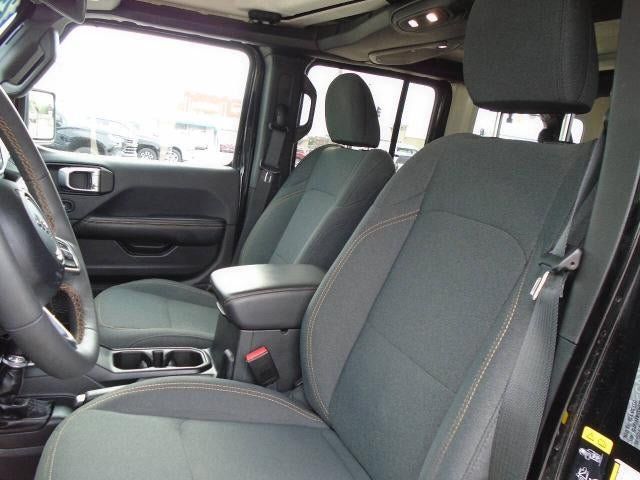 Used 2025 Jeep Wrangler Unlimited Sahara AWD/4WD image 18