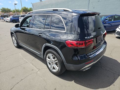 Used 2022 Mercedes-Benz GLB 250 w/ Premium Package Lite image 10