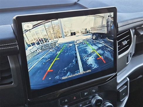 Used 2024 Ford Expedition XLT image 17