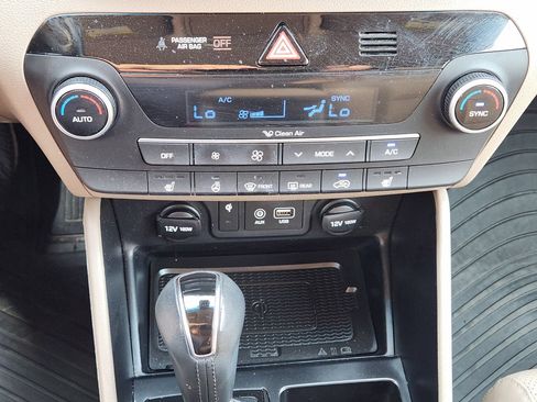 Used 2021 Hyundai Tucson Limited FWD image 17