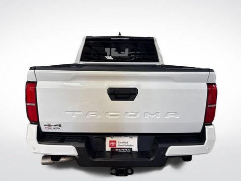 Certified 2025 Toyota Tacoma SR5 AWD/4WD image 4