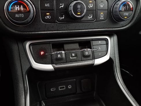 Certified 2023 GMC Terrain SLE w/ Driver Convenience Package image 10