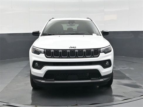 New 2026 Jeep Compass Latitude image 9
