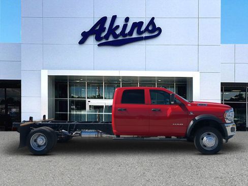 Used 2022 RAM 5500 Tradesman w/ Chrome Appearance Group RWD image 1