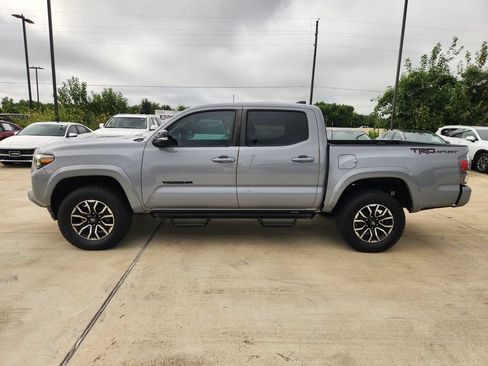 Used 2021 Toyota Tacoma TRD Sport w/ Technology Package RWD image 5