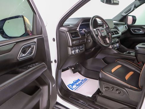 Used 2023 GMC Yukon XL AT4 image 3
