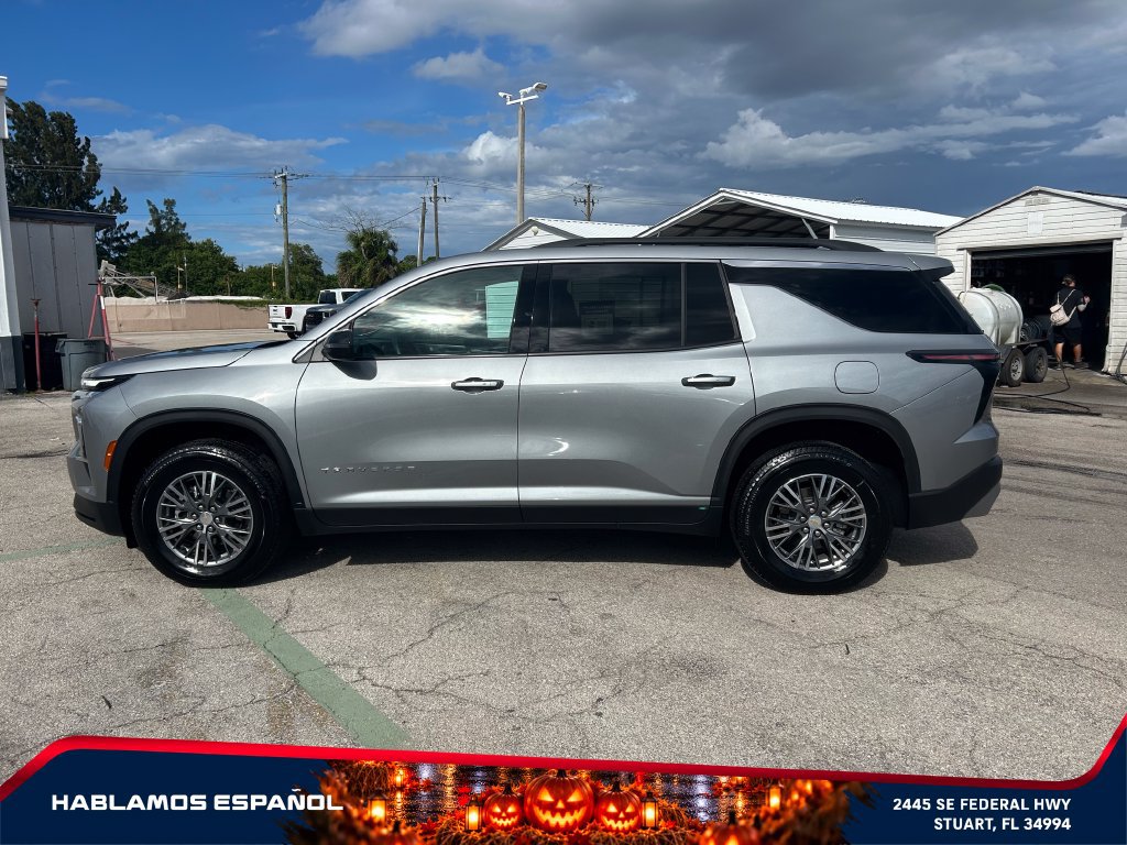 Used 2026 Chevrolet Traverse LT FWD image 8
