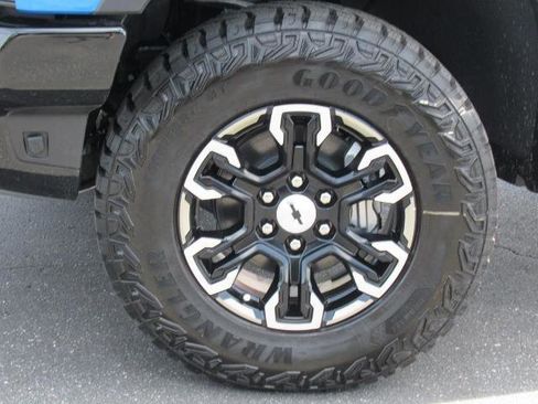 New 2025 Chevrolet Silverado 1500 ZR2 w/ Technology Package image 8