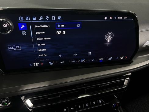 Used 2024 Chevrolet Traverse LT image 18