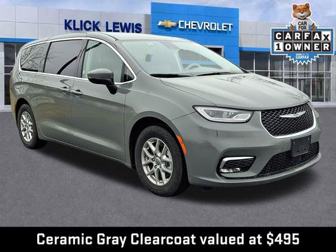 Used 2023 Chrysler Pacifica Touring-L image 1