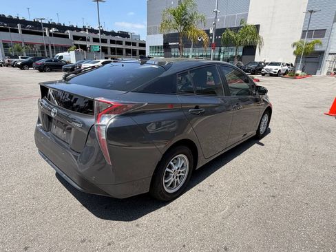 Used 2017 Toyota Prius Four w/ Advanced Technology Package FWD image 4