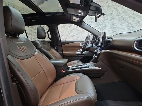 Used 2022 Ford Explorer King Ranch w/ Premium Technology Package image 11
