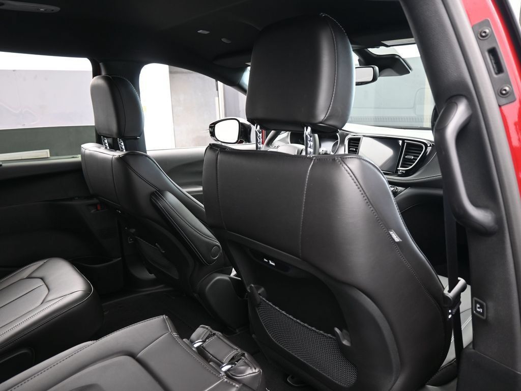 New 2026 Chrysler Pacifica Select FWD image 35