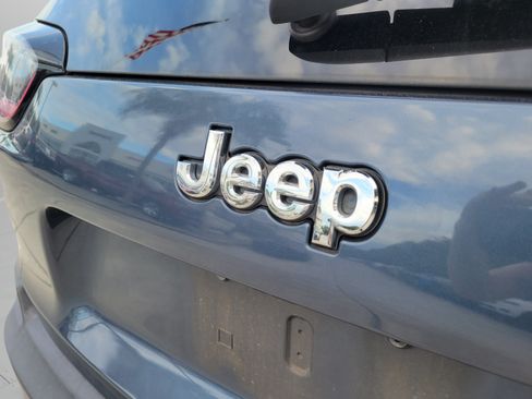 Used 2021 Jeep Cherokee Latitude FWD image 8