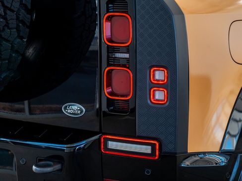 Used 2022 Land Rover Defender 110 X-Dynamic SE image 31