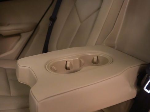 Used 2018 Porsche Macan Sport Edition image 18