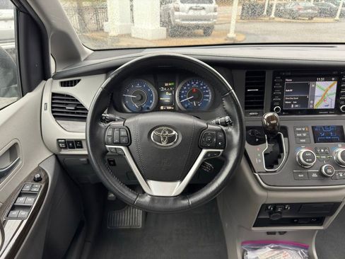 Used 2020 Toyota Sienna AWD image 34
