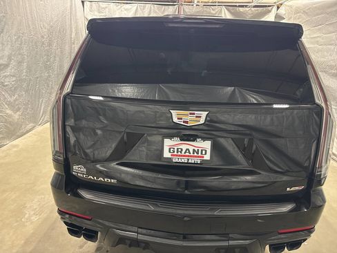 Used 2025 Cadillac Escalade V AWD/4WD image 6