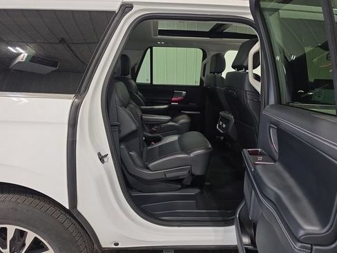 Used 2025 Ford Expedition Max Platinum AWD/4WD image 31