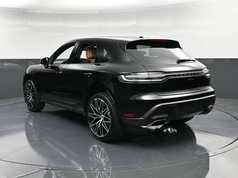 Certified 2026 Porsche Macan AWD/4WD image 3