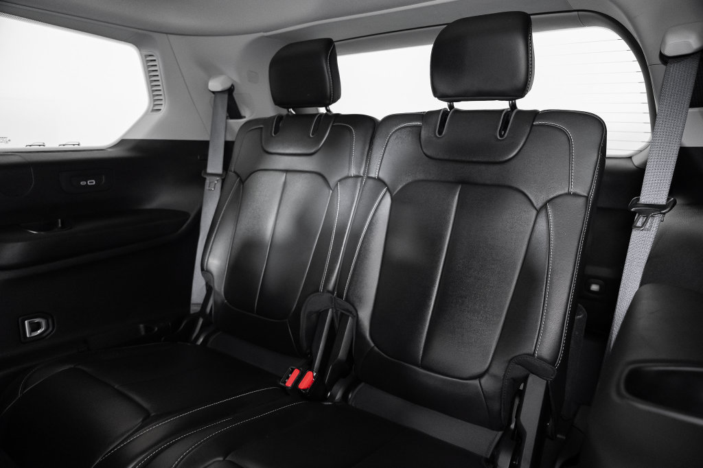 Used 2023 Jeep Grand Cherokee L Limited RWD image 25