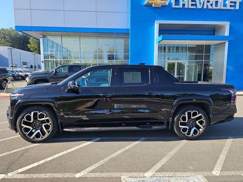 Used 2025 Chevrolet Silverado EV RST AWD/4WD image 2