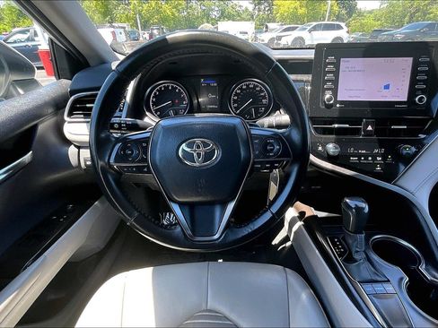 Used 2024 Toyota Camry SE FWD image 5