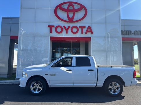 Used 2018 RAM 1500 Express w/ Express Value Package image 22