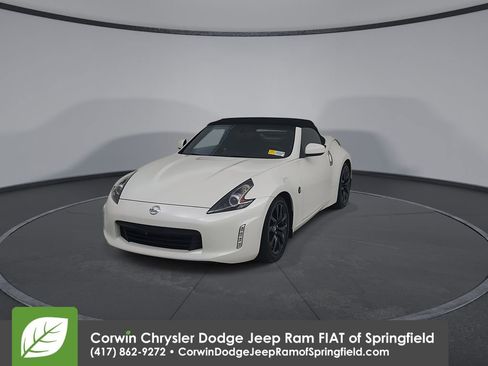 Used 2019 Nissan 370Z Touring RWD image 6
