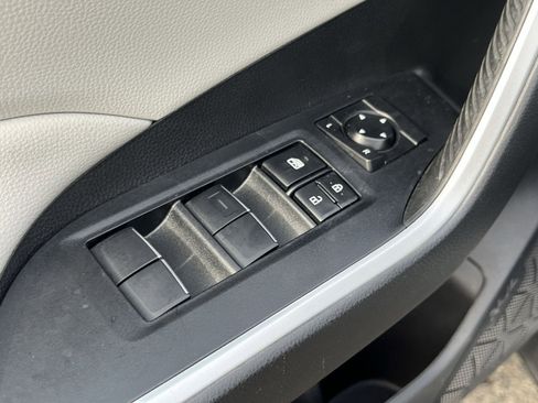 Used 2021 Toyota RAV4 XLE Premium image 16