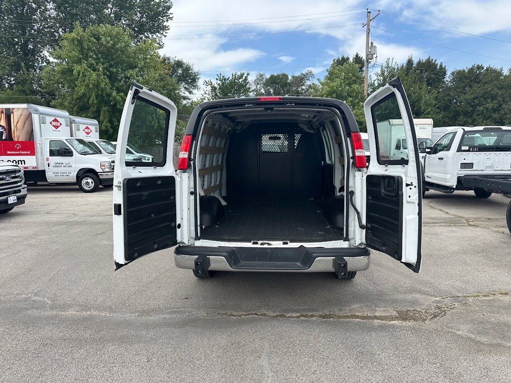Used 2024 GMC Savana 2500 w/ Driver Convenience Package RWD image 9