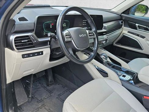 Used 2025 Kia Telluride S FWD image 9