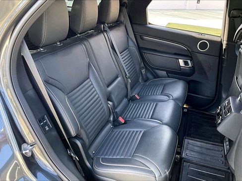 Used 2024 Land Rover Discovery Metropolitan Edition image 21