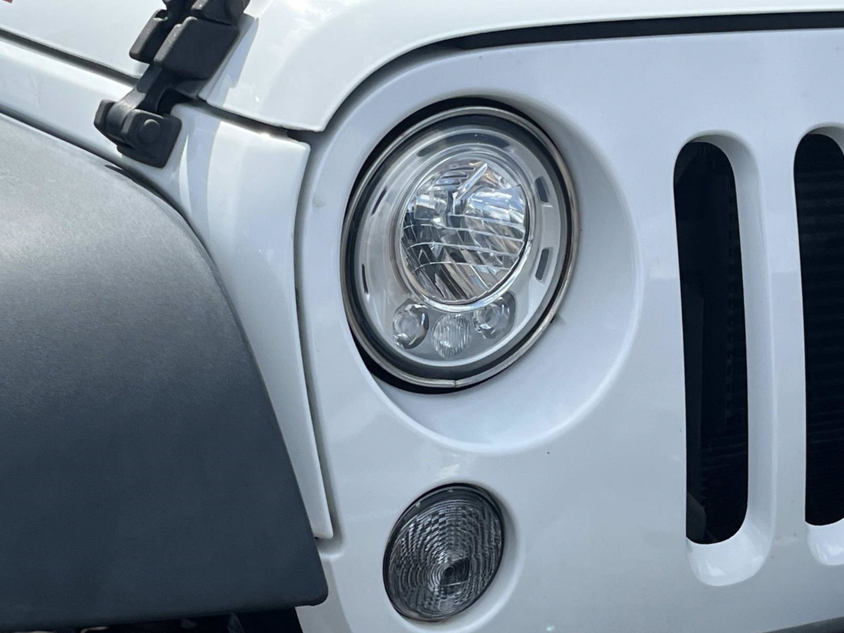 Used 2017 Jeep Wrangler Unlimited Rubicon AWD/4WD image 34