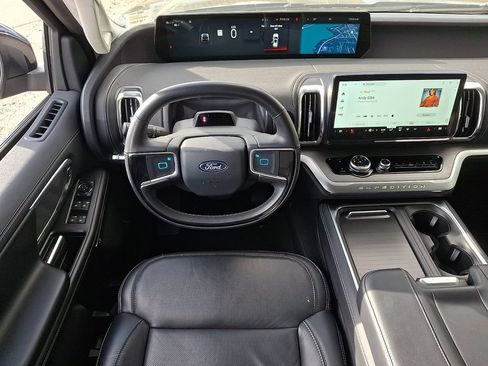 Used 2025 Ford Expedition Max Platinum AWD/4WD image 11