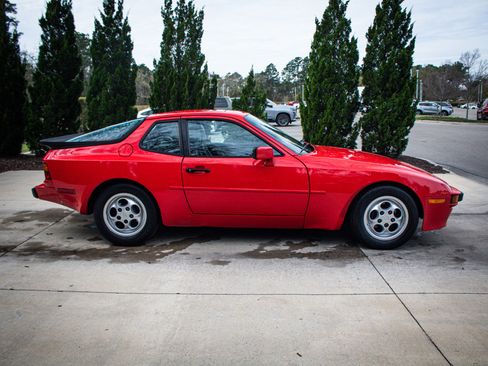 Used 1987 Porsche 944 Coupe image 11