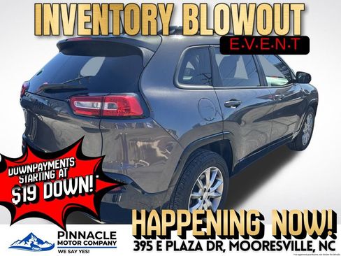 Used 2018 Jeep Cherokee Latitude image 3