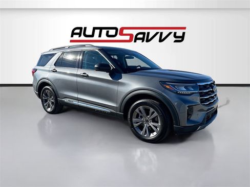 Used 2025 Ford Explorer Active w/ Active Comfort Package image 1