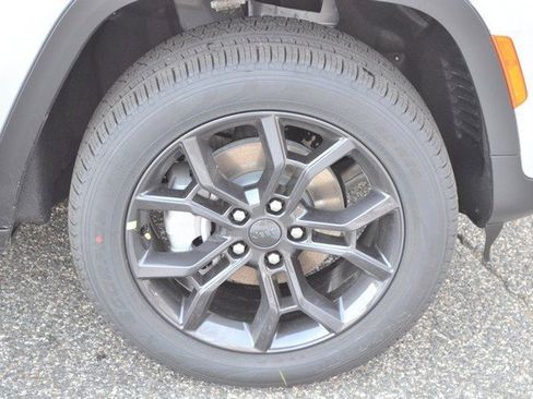 New 2025 Jeep Grand Cherokee Limited image 10