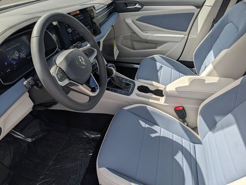 New 2026 Volkswagen Jetta SE FWD image 4