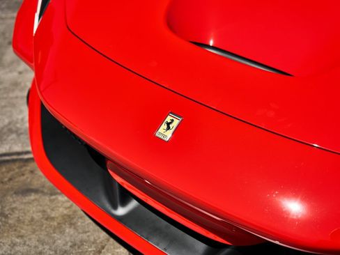 Used 2020 Ferrari F8 Tributo RWD image 7