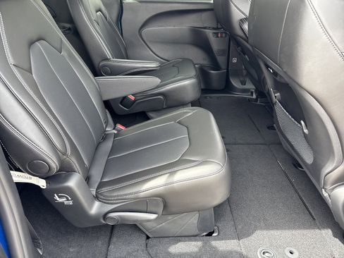 New 2026 Chrysler Pacifica Select w/ S Appearance Package FWD image 10