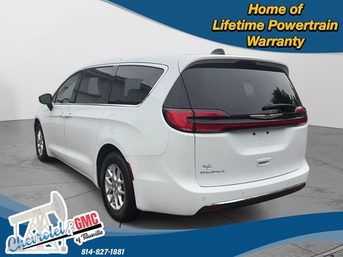 Used 2024 Chrysler Pacifica Touring-L FWD image 8