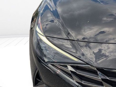 Used 2021 Hyundai Elantra Limited image 9