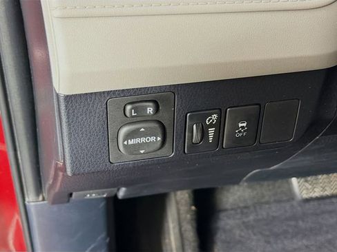 Used 2014 Toyota RAV4 LE FWD image 12