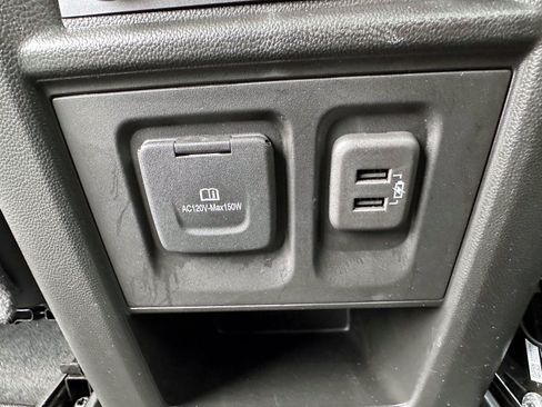 Used 2023 Chevrolet Traverse RS AWD/4WD image 15