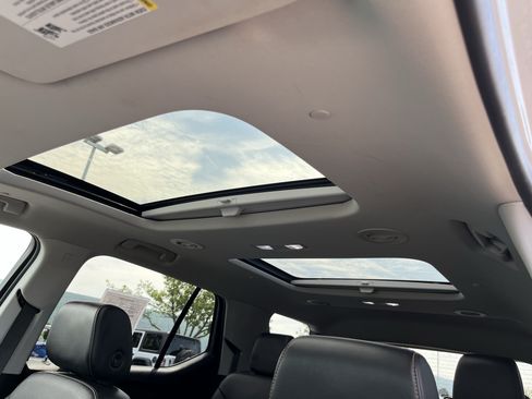Used 2019 Chevrolet Traverse LT w/ LT Premium Package AWD/4WD image 26