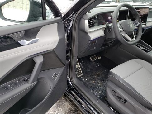 New 2026 Volkswagen Tiguan SE R-Line image 6