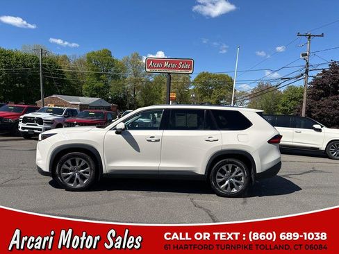 Used 2024 Toyota Grand Highlander AWD image 2