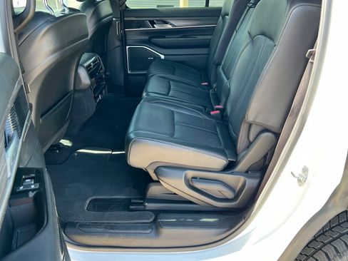 Used 2023 Jeep Wagoneer Series II AWD/4WD image 21